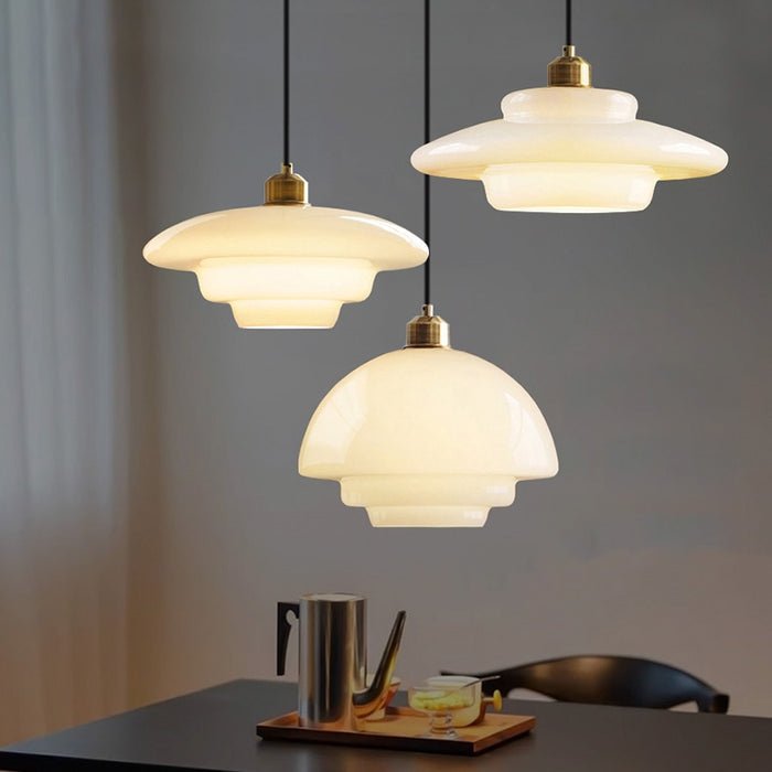 Yandir | Hängande lampa med mjölkvit skärm för retro och moderna interiörer