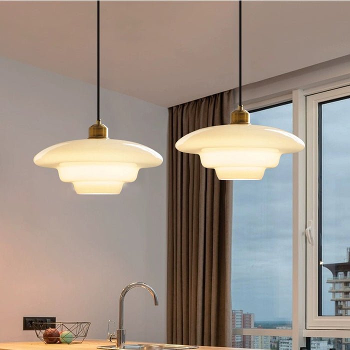 Yandir | Hängande lampa med mjölkvit skärm för retro och moderna interiörer