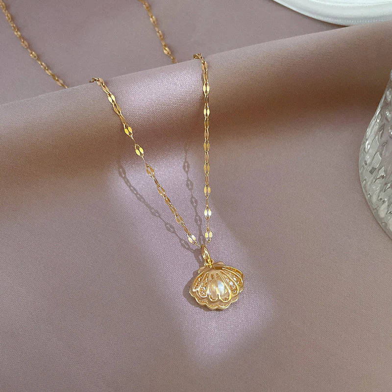 Oceaninspirerat Skal- och Pärl Hänge Halsband