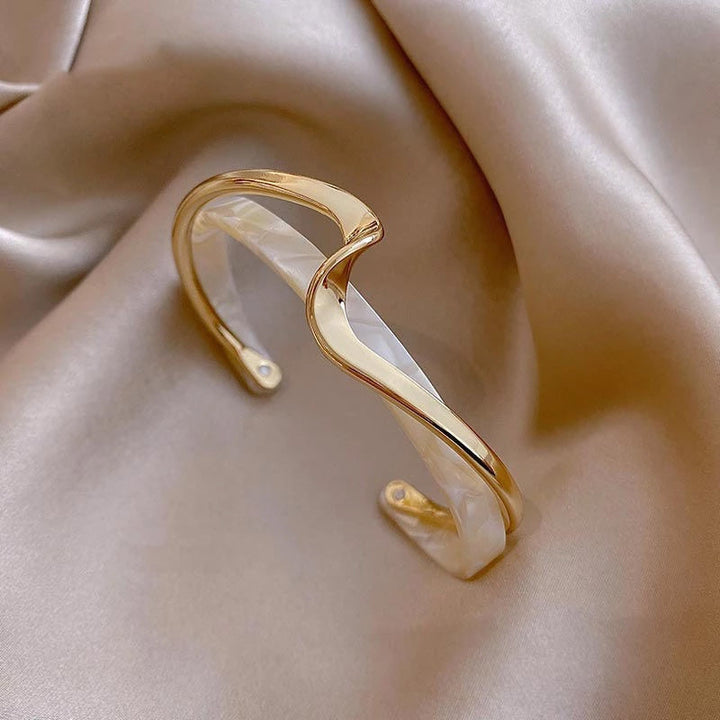 Eleganta Vit Opal Armring