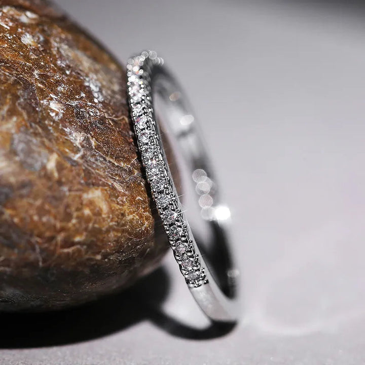 Minimalistisk Halv Evighetsring | Symbol för Evig Kärlek