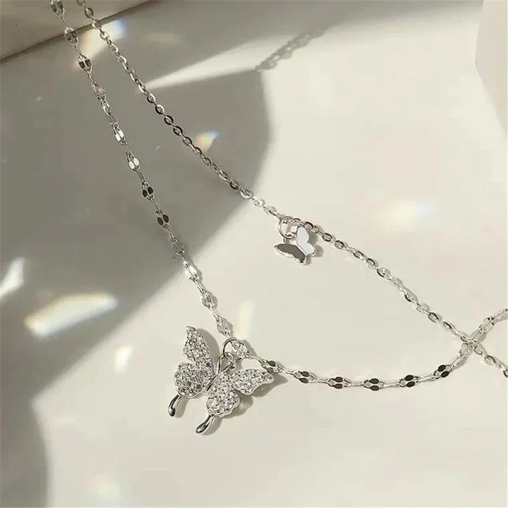 Vivienne | Eleganta silver Halsband Uppsättning med Skimrande Fjärilshänge