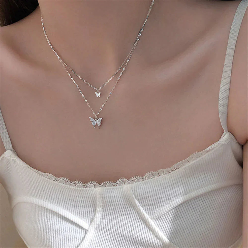 Vivienne | Eleganta silver Halsband Uppsättning med Skimrande Fjärilshänge