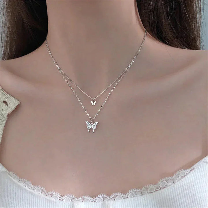 Vivienne | Eleganta silver Halsband Uppsättning med Skimrande Fjärilshänge