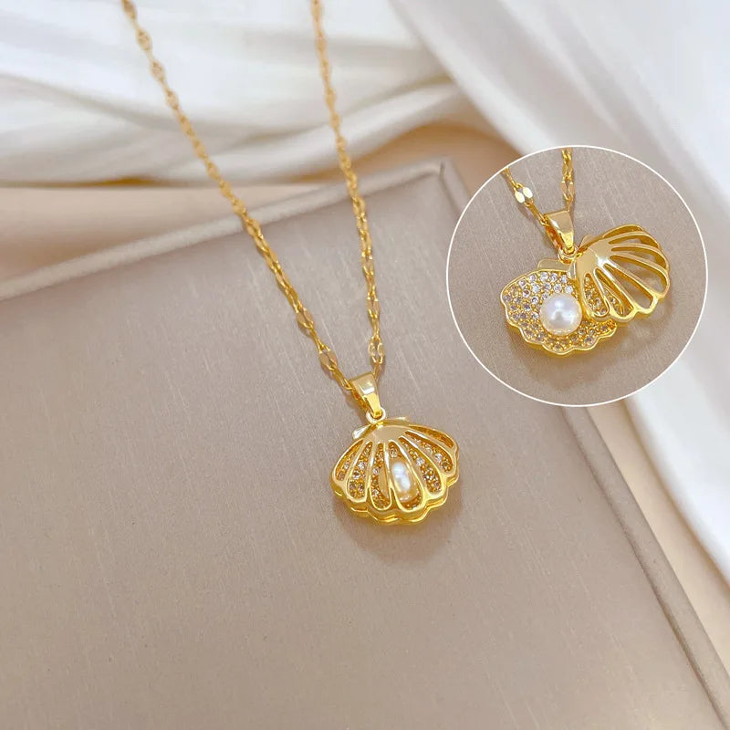 Oceaninspirerat Skal- och Pärl Hänge Halsband