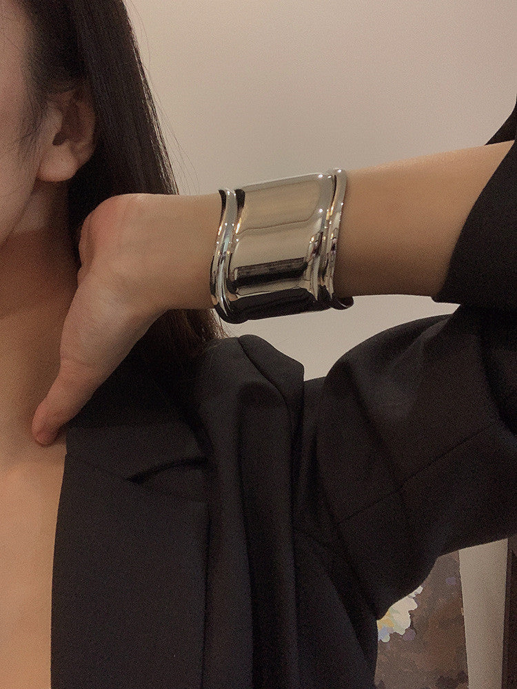 Asymmetriskt Våg Armband