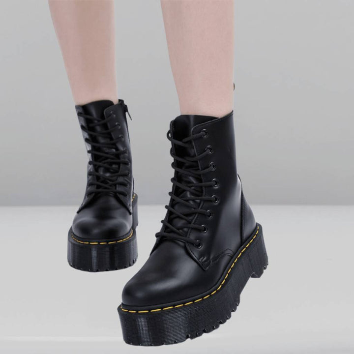 Martens | Modern Spetsig Känga - Stilren och Komfort-Fokuserad