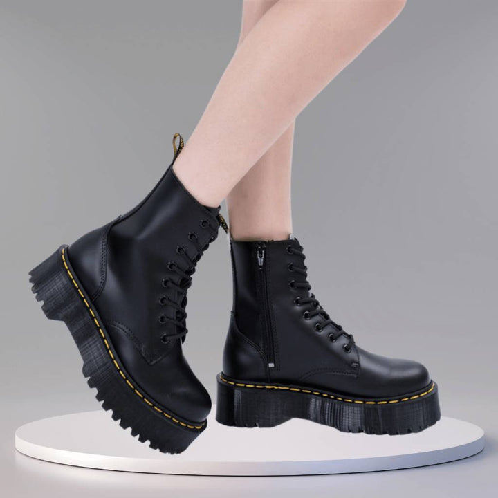 Martens | Modern Spetsig Känga - Stilren och Komfort-Fokuserad