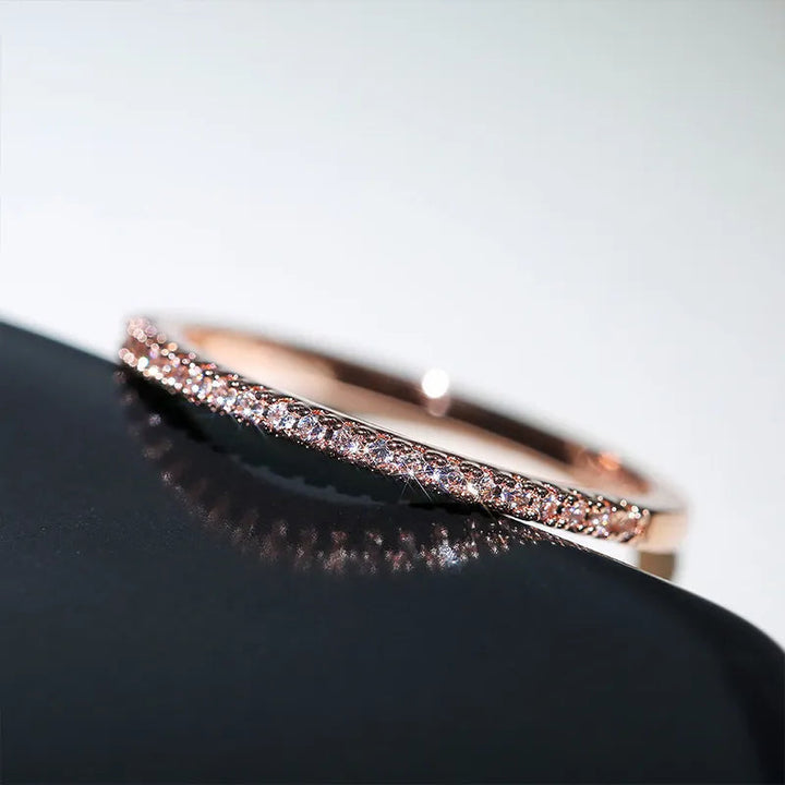 Minimalistisk Halv Evighetsring | Symbol för Evig Kärlek
