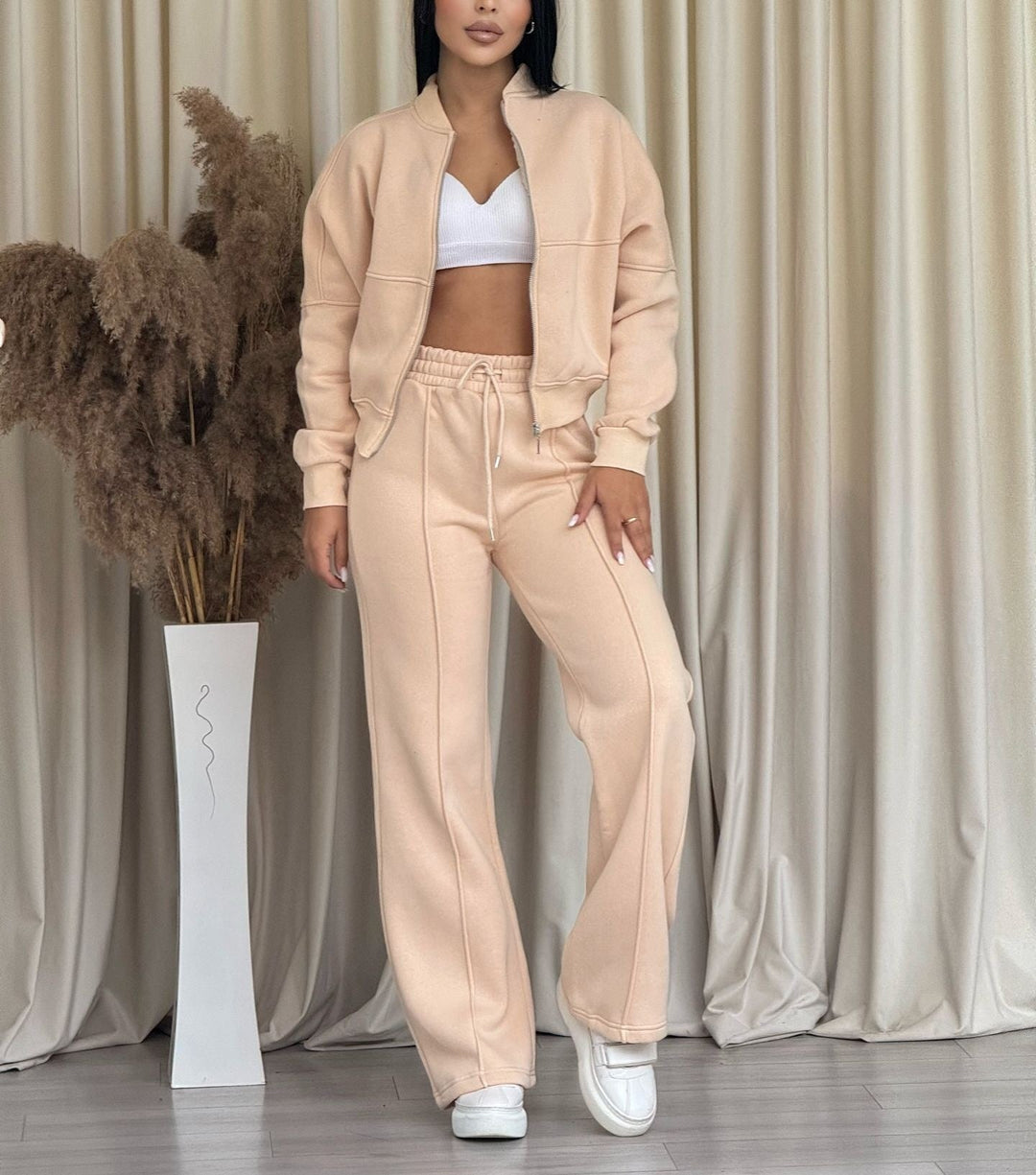 Eleganta Skräddarsydd Utstyrsel Med Dragkedja Topp Och Matchande Byxor För Kvinnor