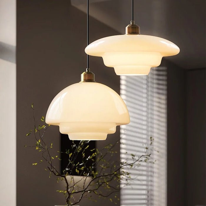 Yandir | Hängande lampa med mjölkvit skärm för retro och moderna interiörer