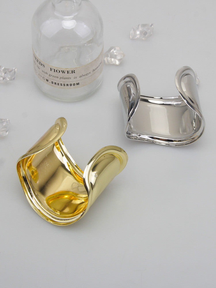 Asymmetriskt Våg Armband