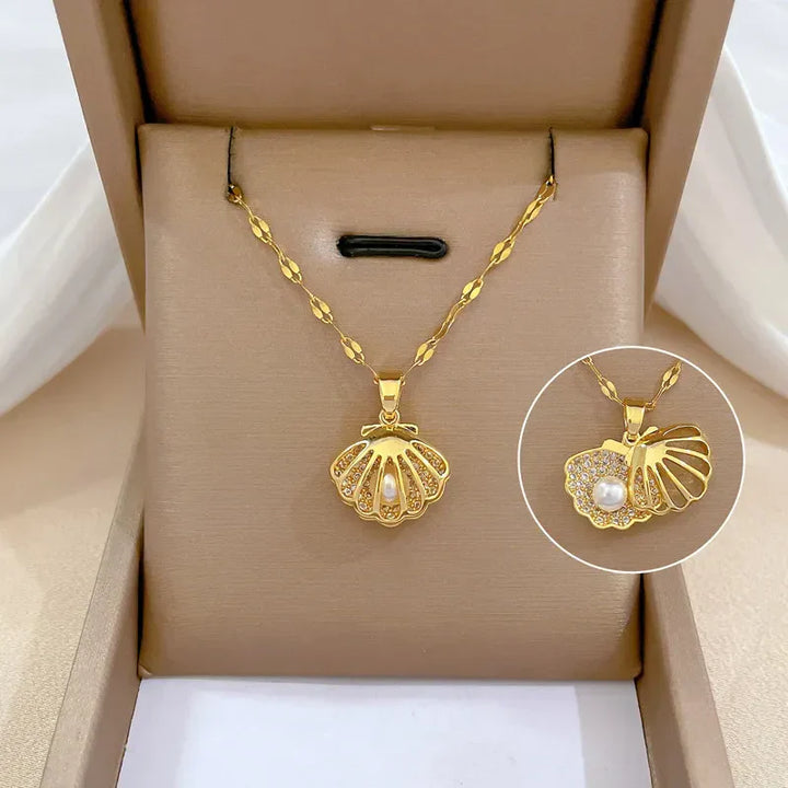 Oceaninspirerat Skal- och Pärl Hänge Halsband