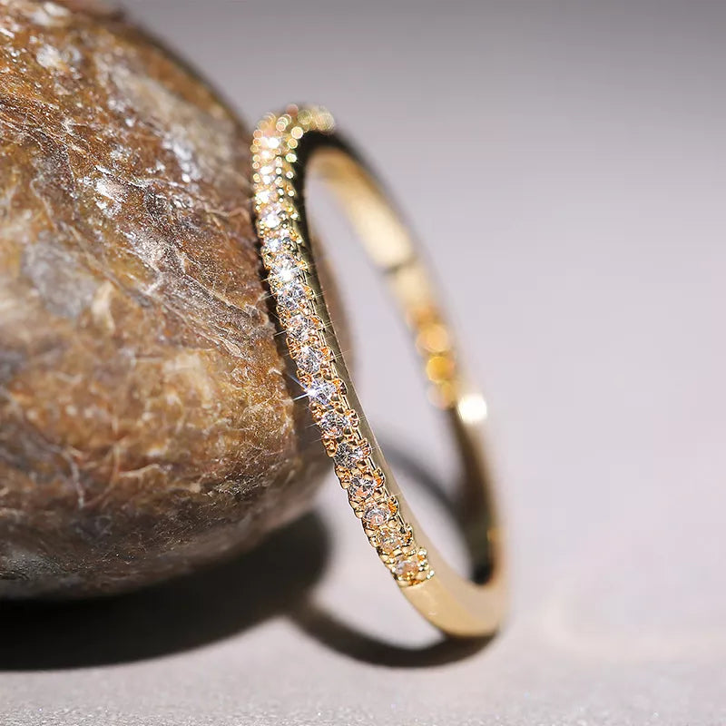 Minimalistisk Halv Evighetsring | Symbol för Evig Kärlek