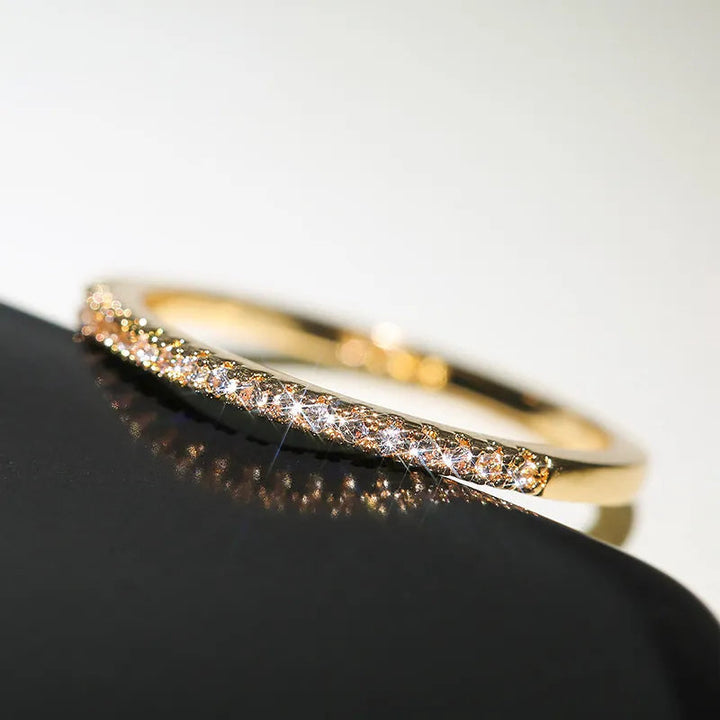Minimalistisk Halv Evighetsring | Symbol för Evig Kärlek
