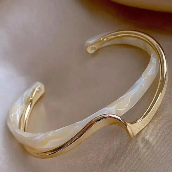 Eleganta Vit Opal Armring